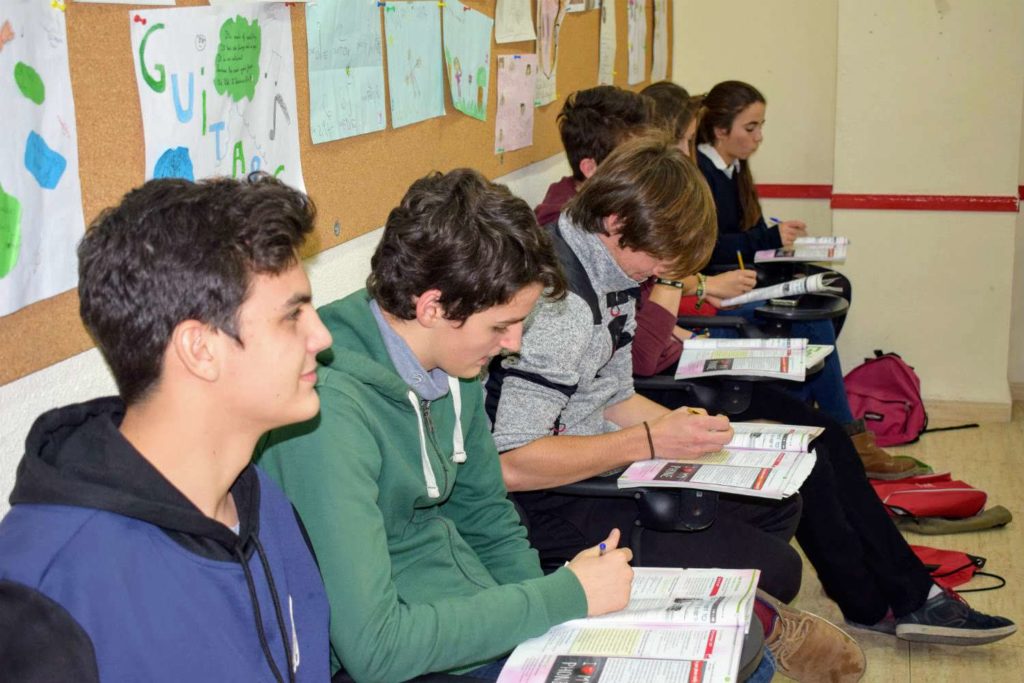 clases de inglés para jóvenes nivel B2 foto