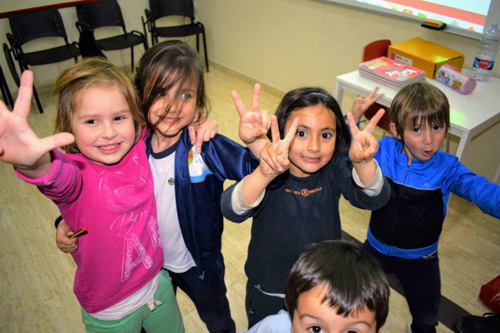 Clases de inglés para niños foto