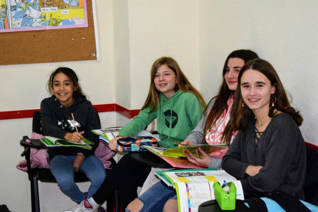 clases de inglés para jóvenes de 12 a 13 años foto
